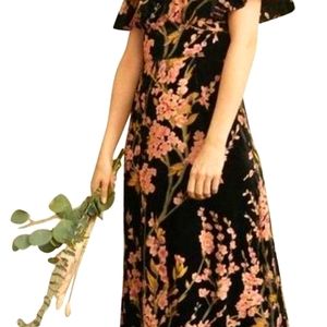 Modcloth Soiree Saunter Black Velvet Maxi SM. (Black and pink only)